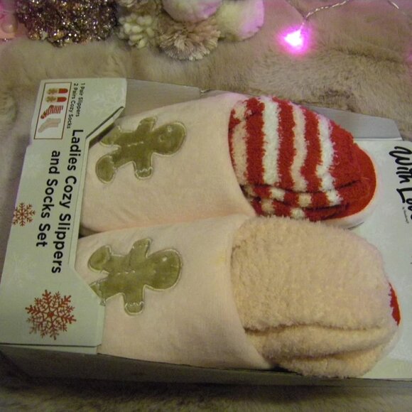 Pink Gingerbread Fuzzy Slippers & Socks *3 Piece Set* Women's Sizes Boxed - Picture 7 of 9